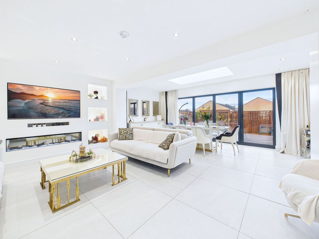 Property photo 1 of 12 Lounge/Dining Room