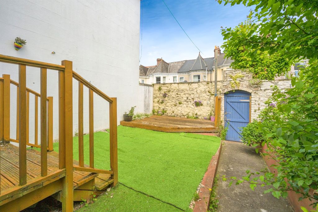 Property photo 2 of 17