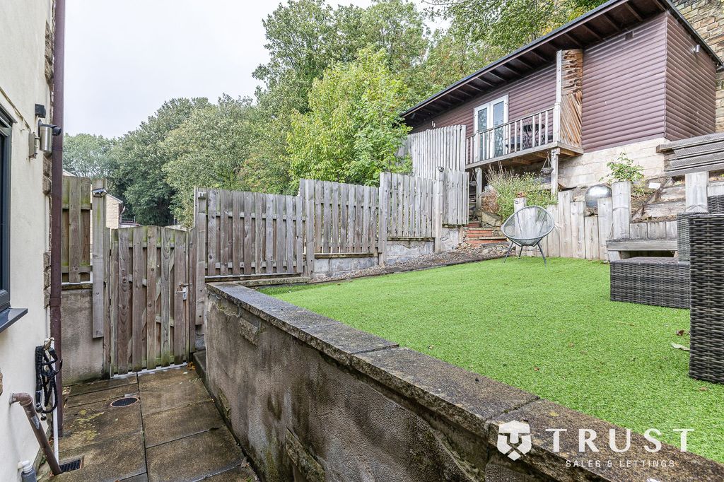 Property photo 2 of 32