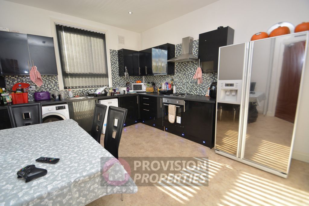 Property photo 2 of 11 Photo
