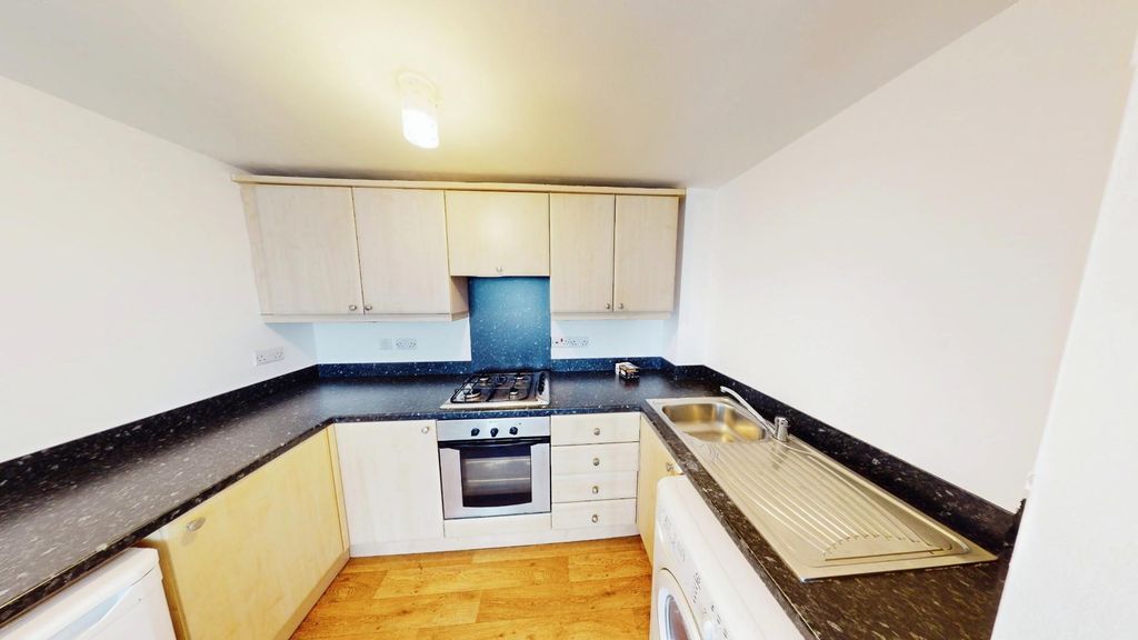 Property photo 3 of 9 Kitchen