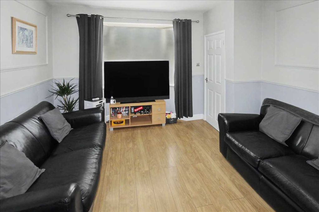 Property photo 3 of 22 Lounge