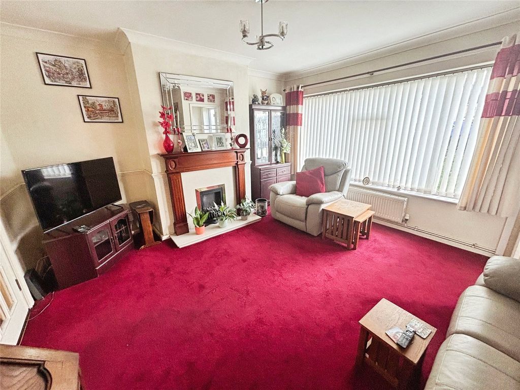 Property photo 2 of 17 Lounge