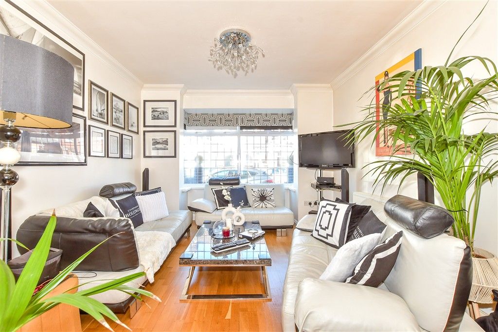 Property photo 1 of 14 Lounge