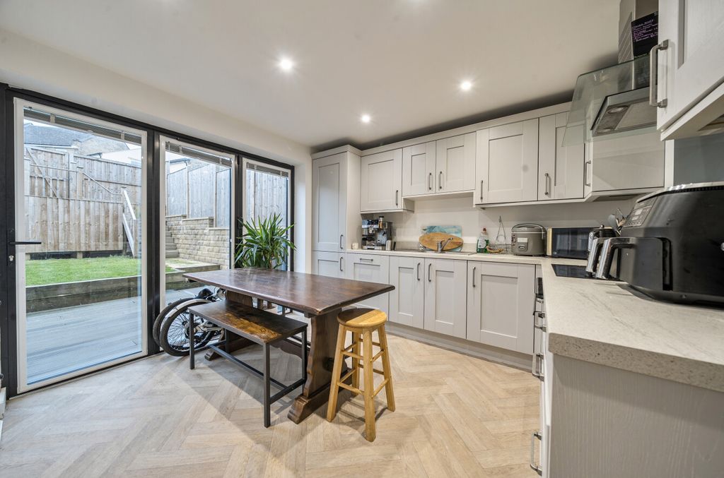 Property photo 2 of 19 1364864-15-68Ed35...