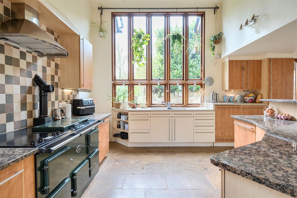 Property photo 3 of 20 Kitchen