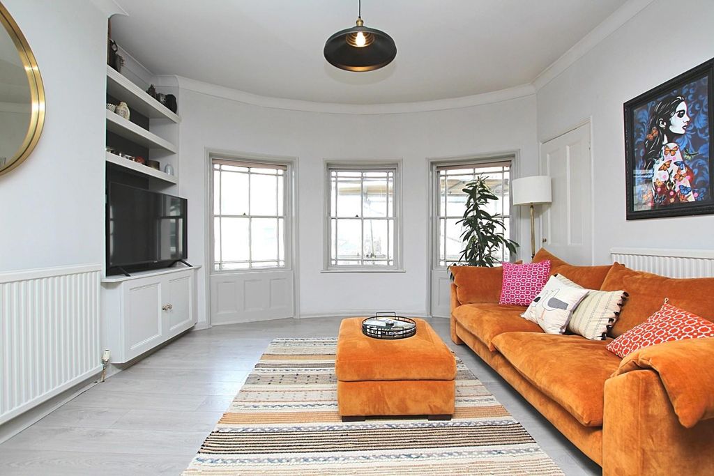 Property photo 3 of 18 l1.Jpg