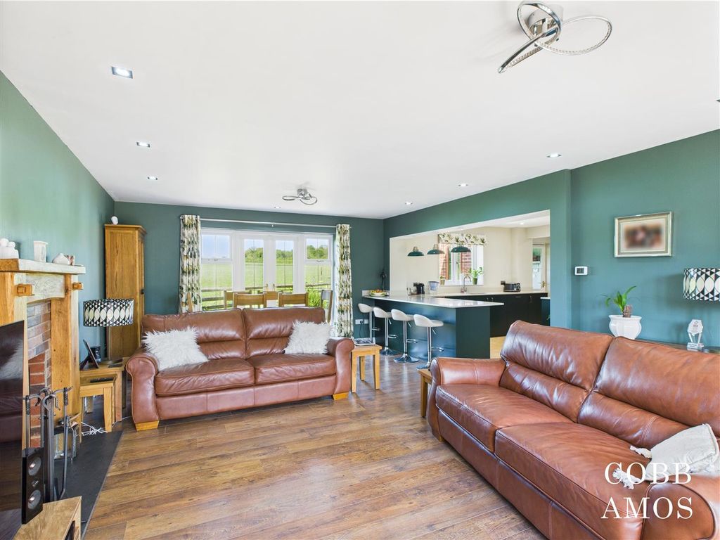Property photo 3 of 35 Cam02803G0-Pr0181-Still062.Jpg