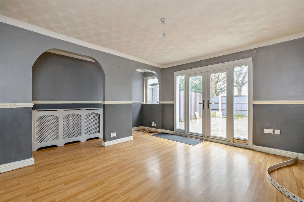 Property photo 2 of 10 8682861-Interior12-800.Jpg