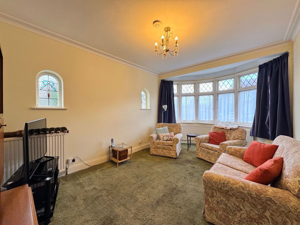 Property photo 2 of 15 Lounge