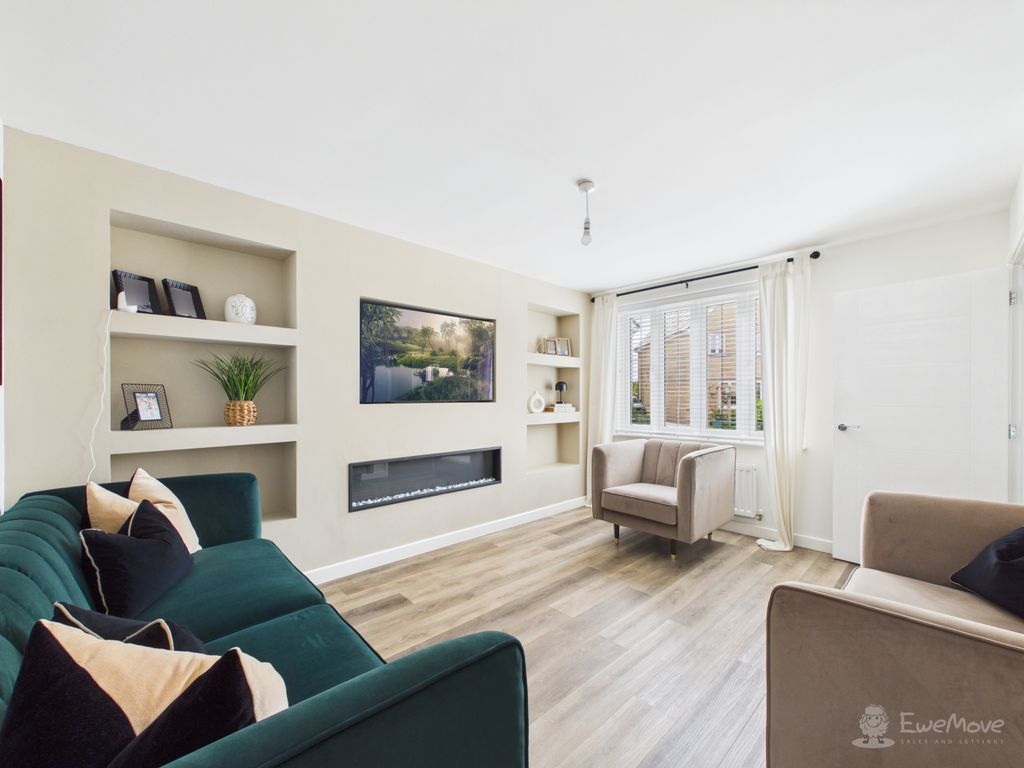 Property photo 3 of 20 Living Room- Mark Stephens Ewemove Newmarket And S