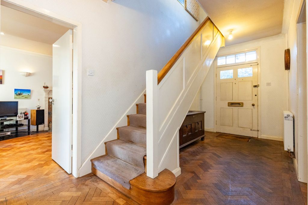 Property photo 3 of 21 Hallway