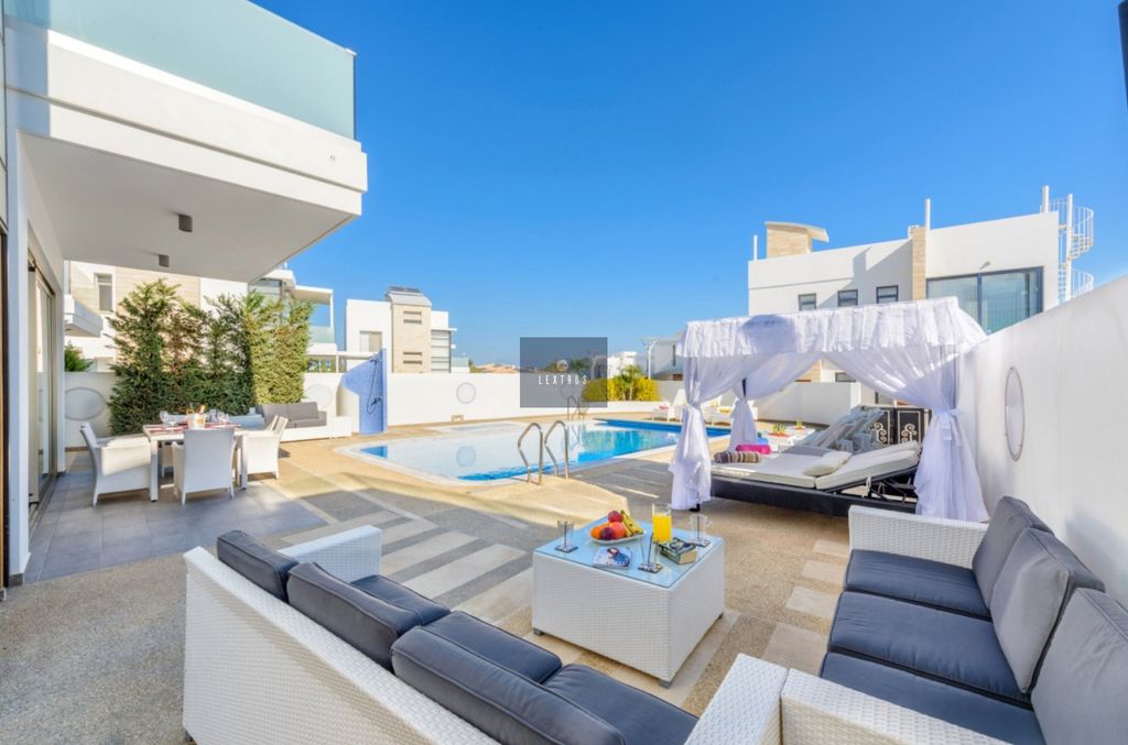 Property photo 3 of 13