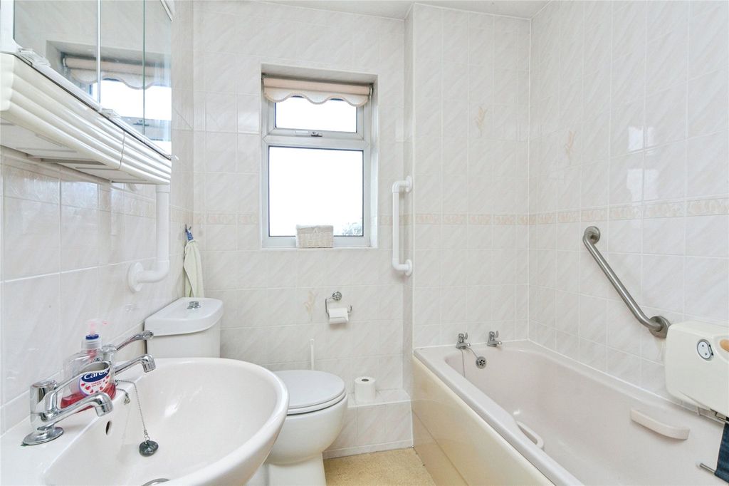 Additional image 11 of 2 bed flat for saleLon Vardre, Deganwy, Conwy LL31