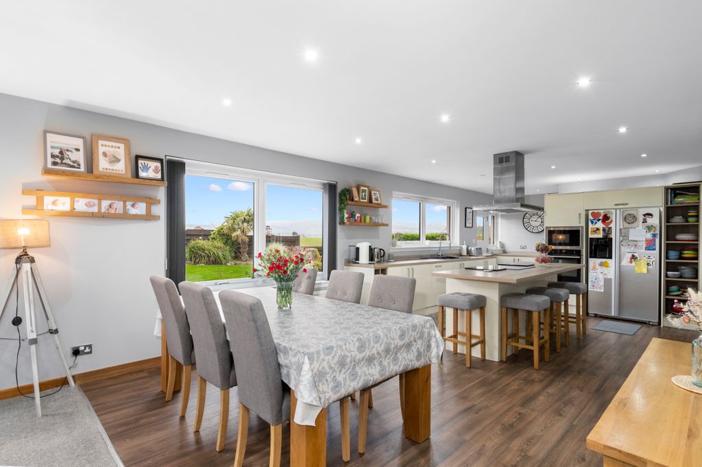Property photo 3 of 36 Dining Area