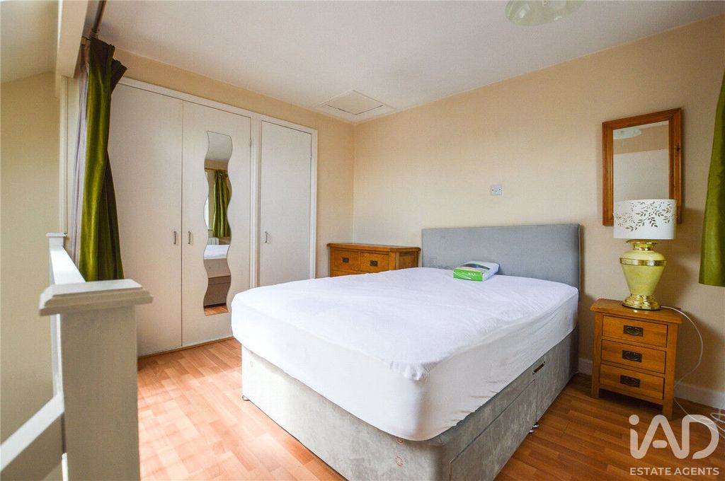 Property photo 3 of 6