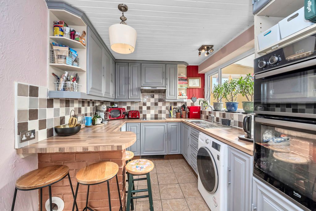 Property photo 3 of 14 Kitchen/Breakfast Room