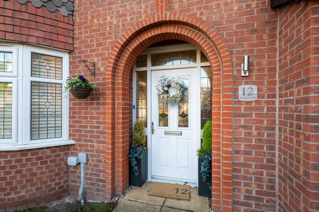 Property photo 2 of 31