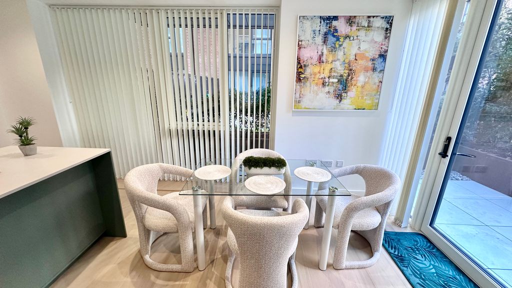 Property photo 3 of 44