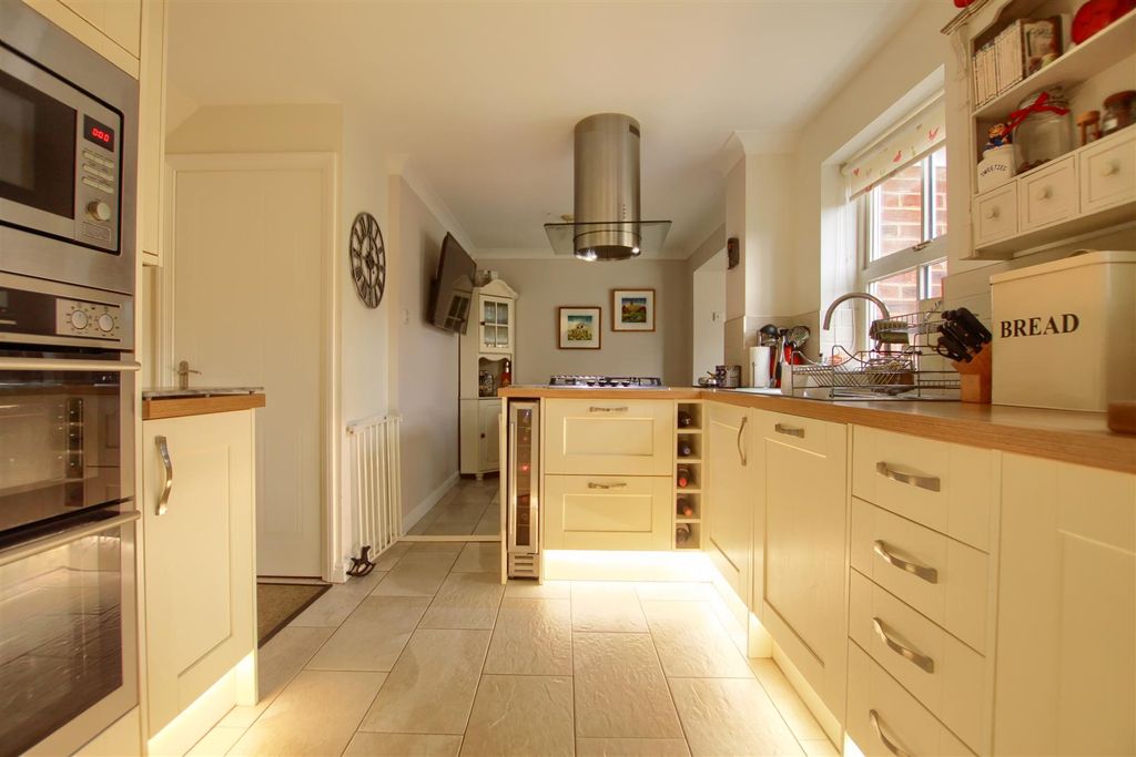 Property photo 3 of 16 Po2.Jpg