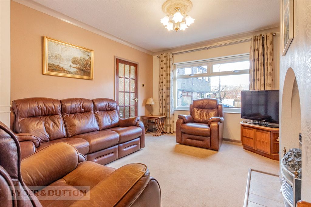 Property photo 3 of 17 Lounge