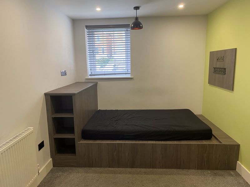 Property photo 1 of 4 Bedroom