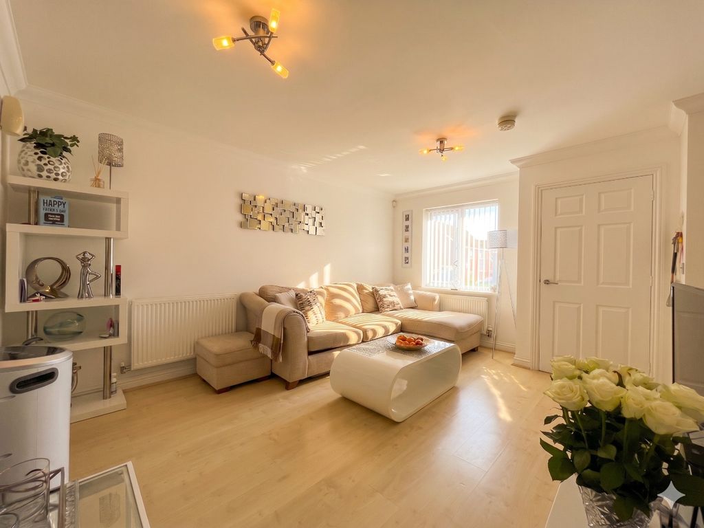 Property photo 2 of 19 5249001