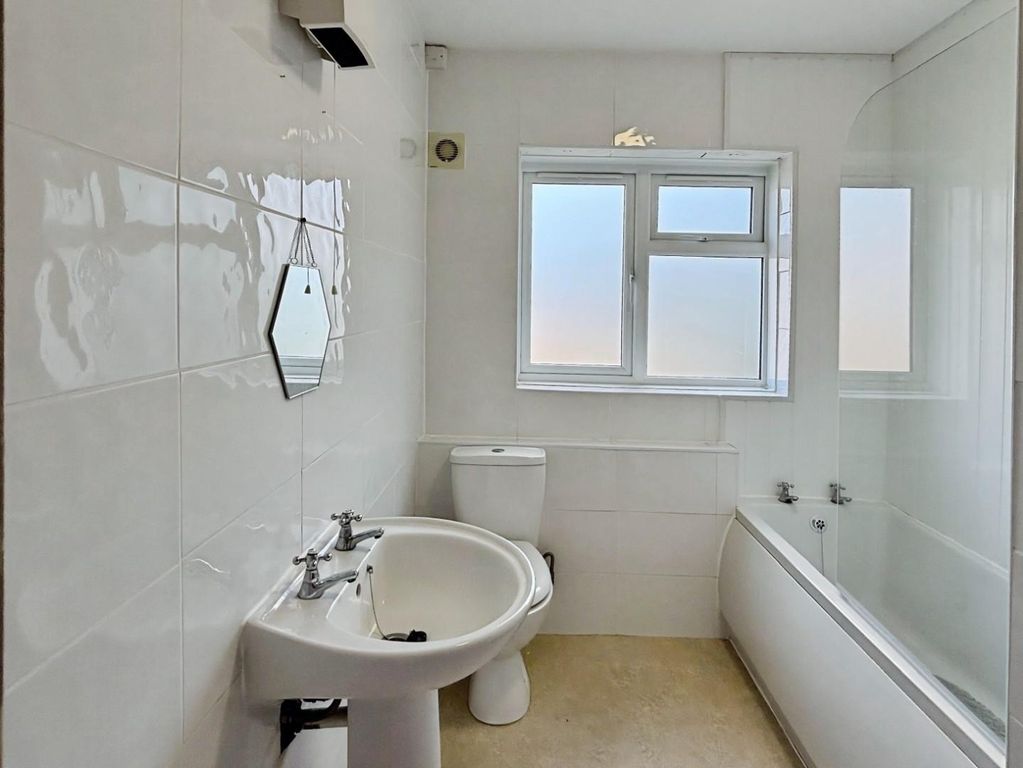 Property photo 3 of 16 72F95E5B-408c1898-4E9E-49F0-A18E-78Bff9421Fd0.Jpeg