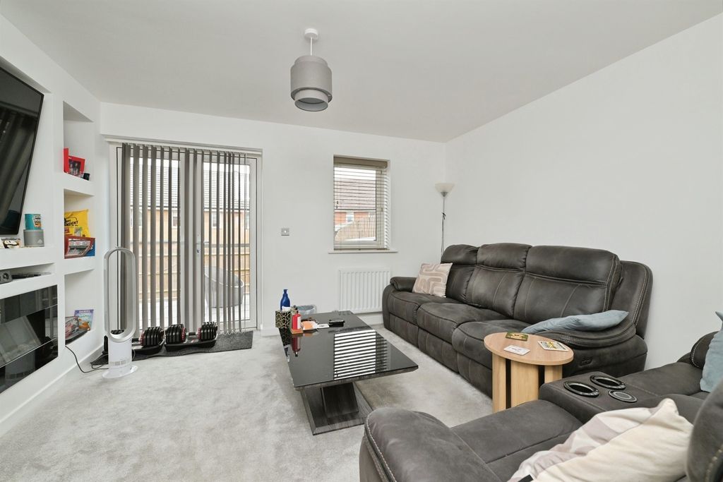 Property photo 3 of 14