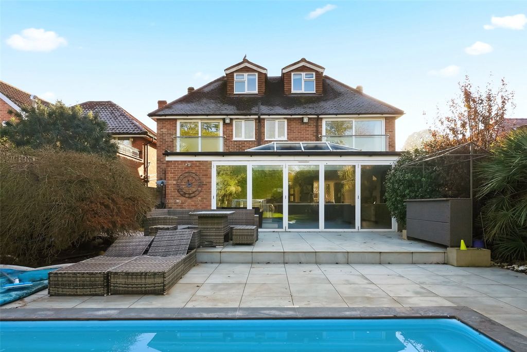 Property photo 2 of 24 Picture No. 17