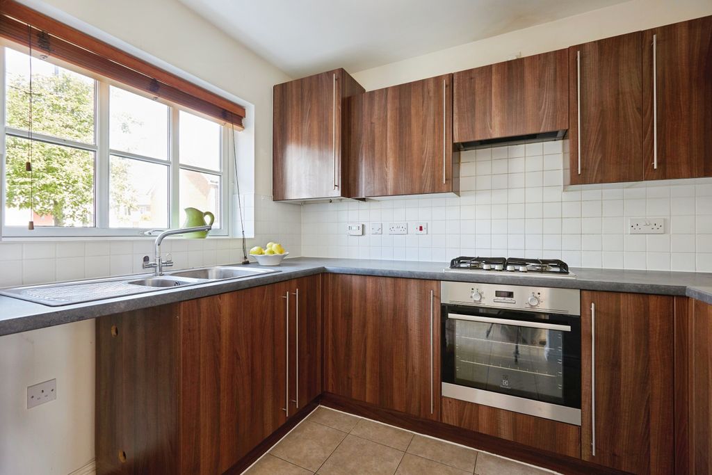 Property photo 2 of 8 Kitchen