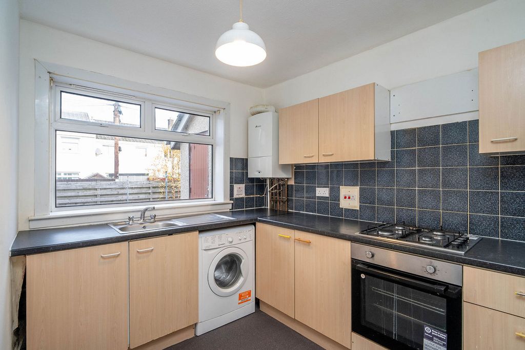 Property photo 3 of 27