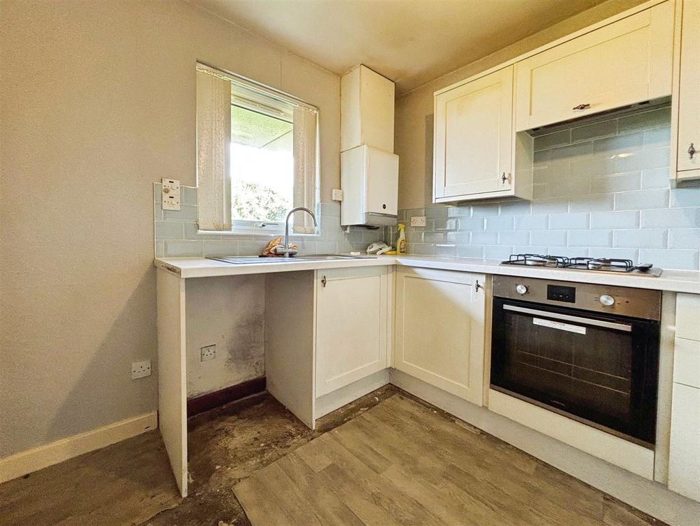 Property photo 2 of 11 Kitchen