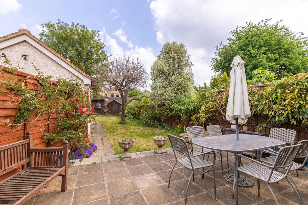 Property photo 2 of 18