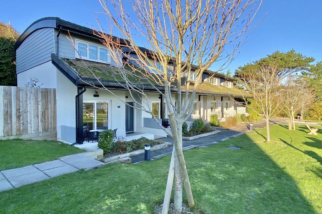 Property photo 1 of 14 Photo 9