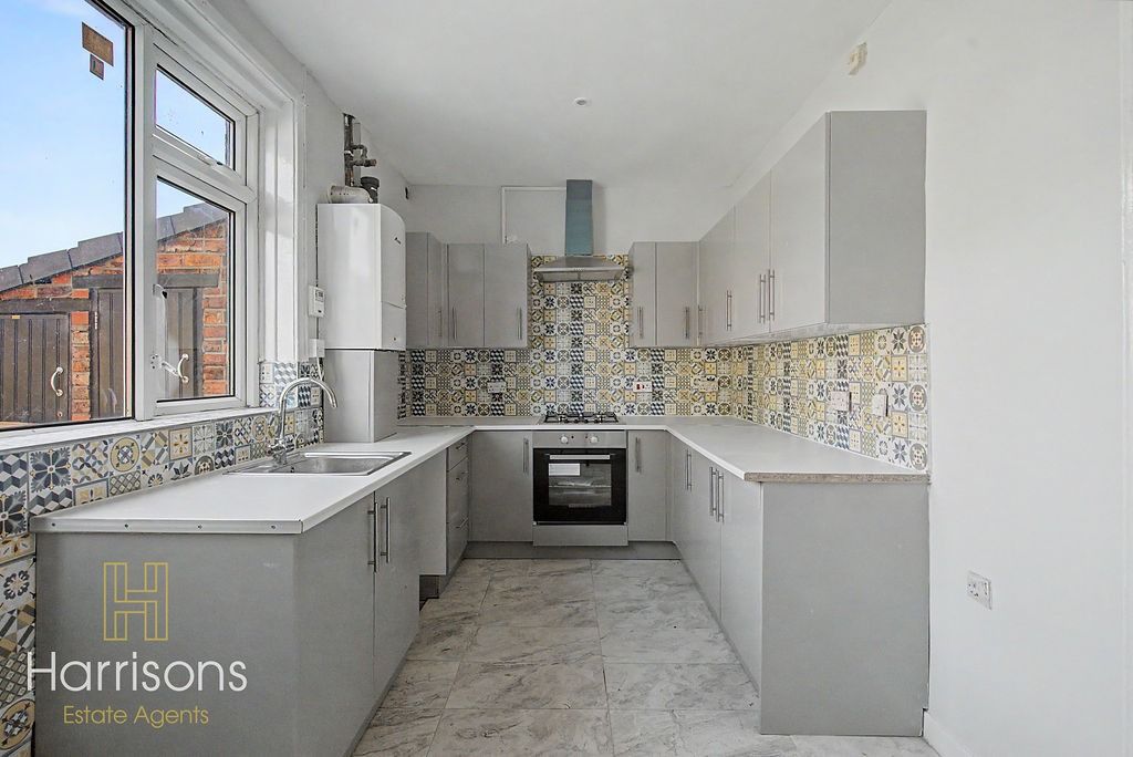 Property photo 2 of 16 5374345