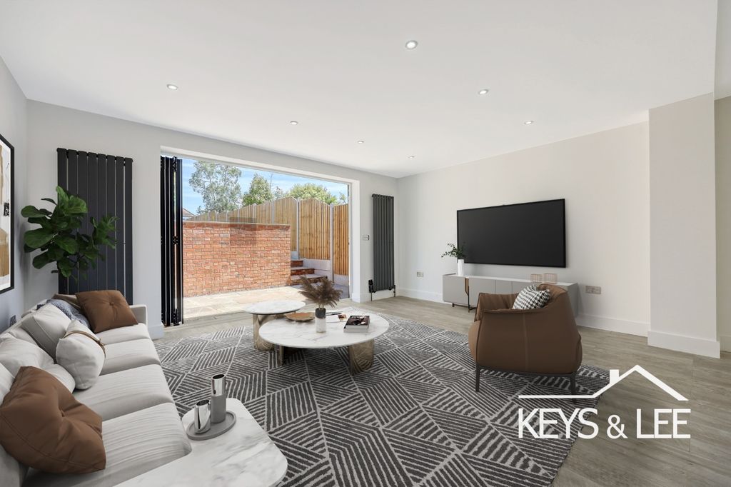 Property photo 3 of 14 4415574