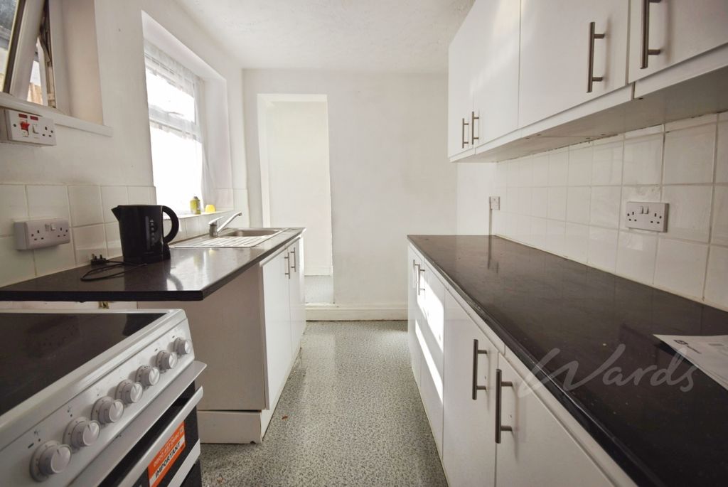 Property photo 2 of 10 Portland Kitchen