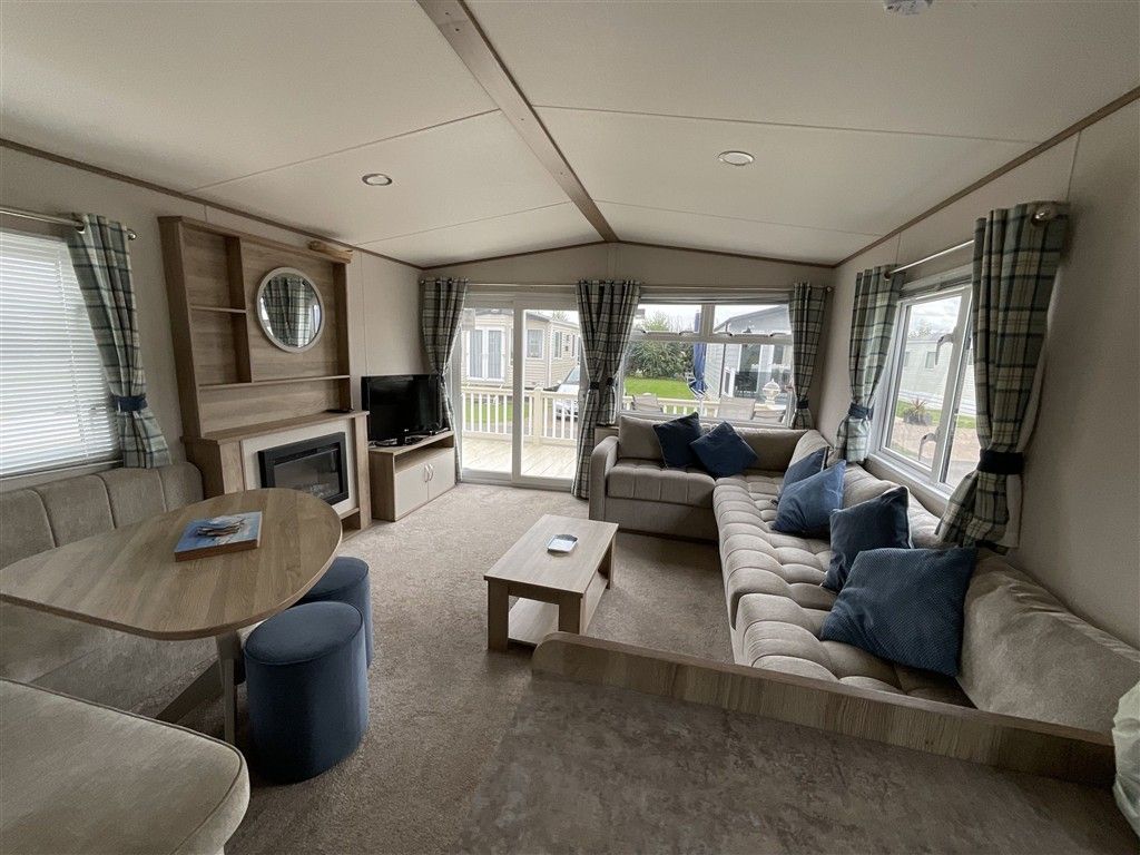 Property photo 1 of 7 Lounge Area