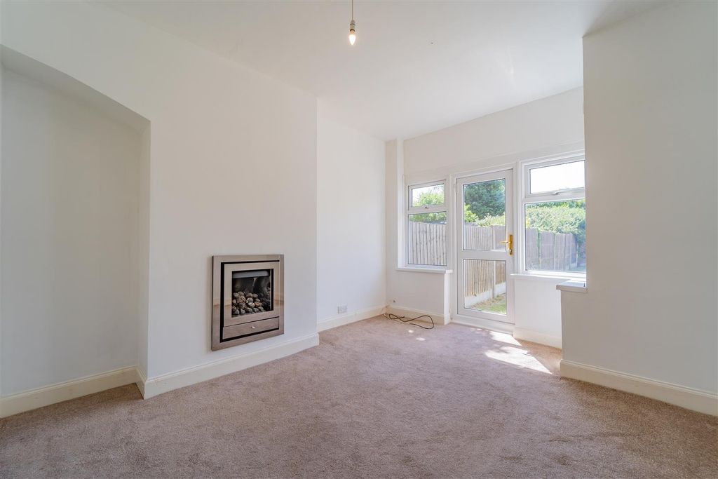 Property photo 2 of 18 Approach