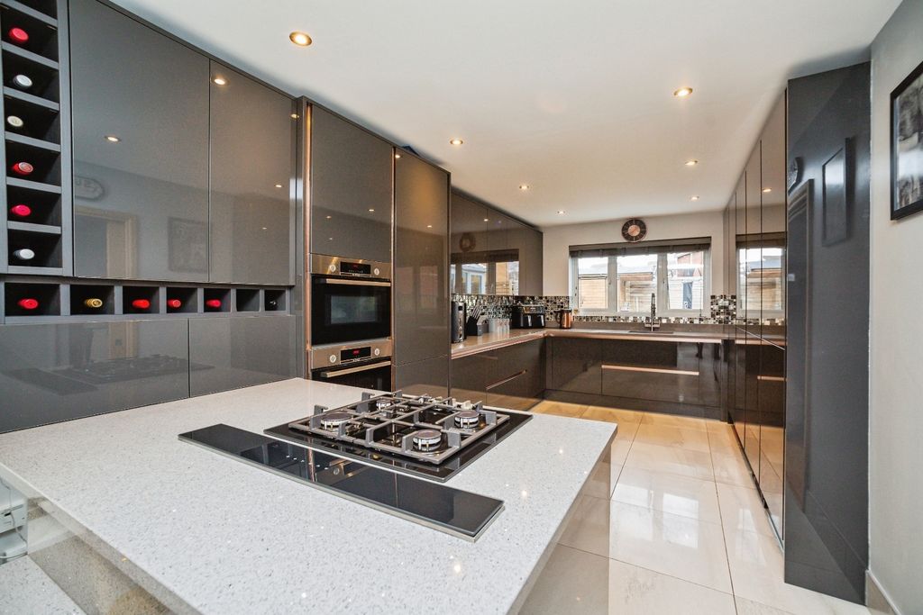 Property photo 2 of 39 Pbox-Img.Jpg