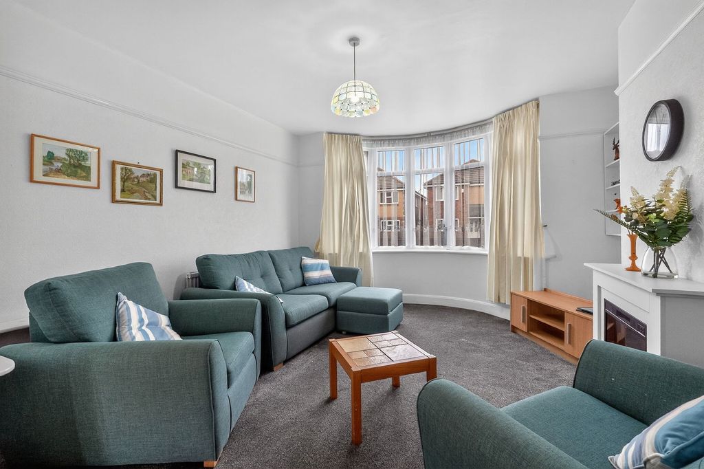 Property photo 2 of 31