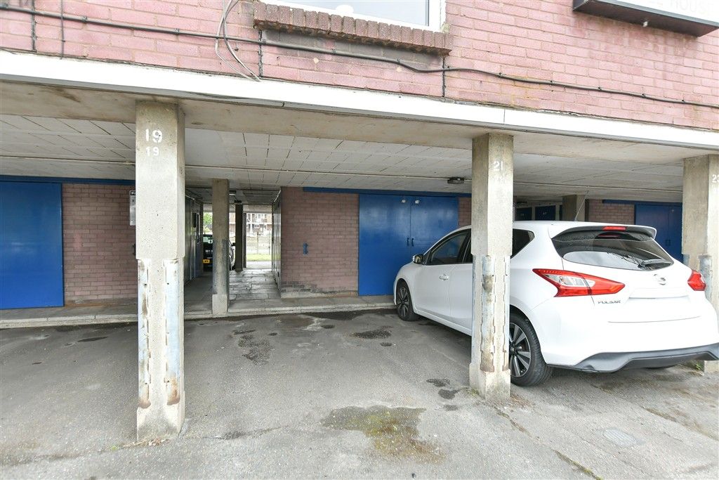 Property photo 2 of 8 Driveway/Parking