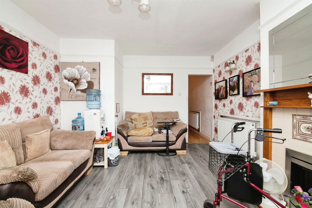 Property photo 2 of 17