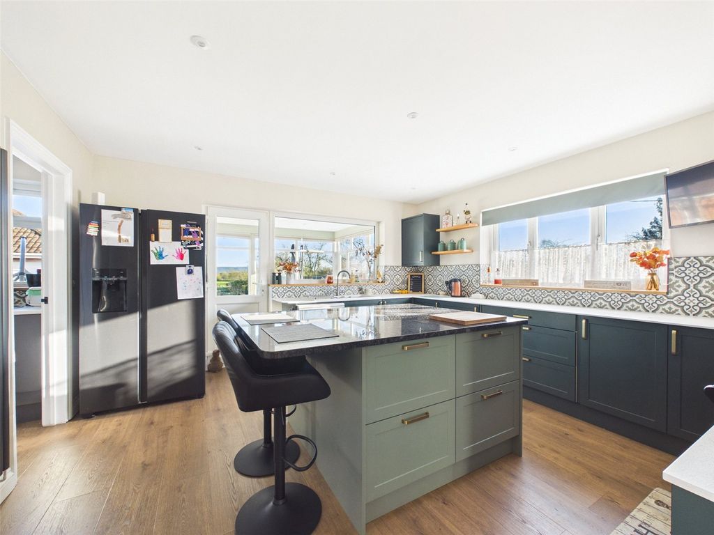 Property photo 2 of 38 Picture No. 02