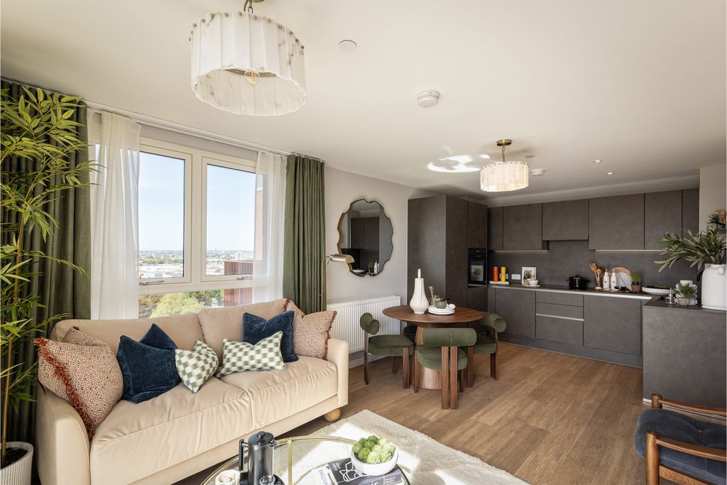 Property photo 1 of 7 Royal Gateway - Show Home - Lounge