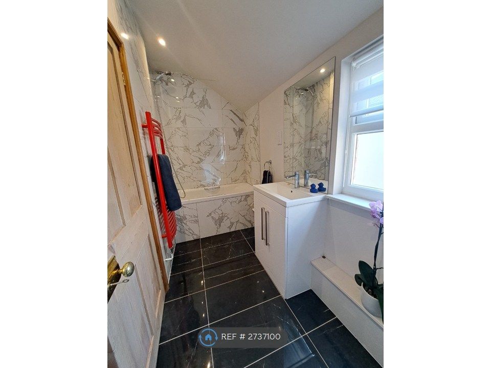 Property photo 2 of 3