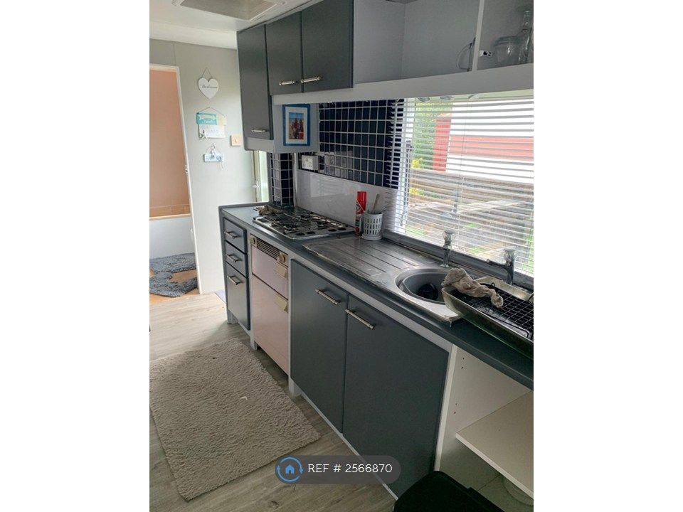 Property photo 2 of 7 Kitchen
