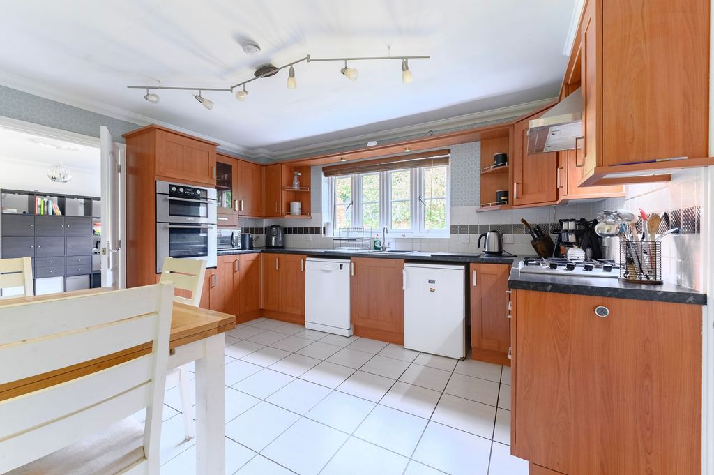 Property photo 2 of 26
