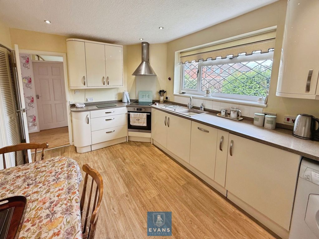 Property photo 3 of 13 Kitchen/Diner